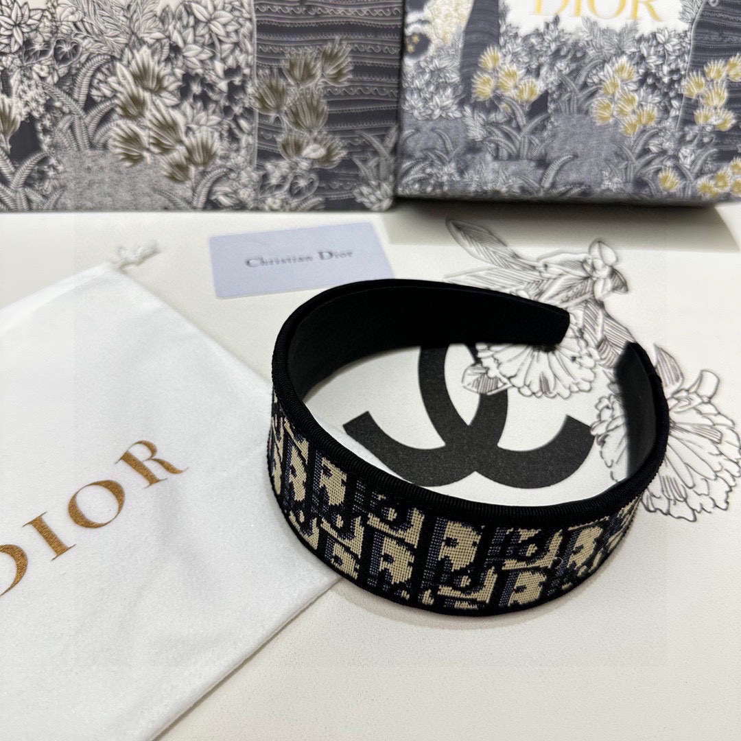 爆款来袭。 配包装 专柜1比1 材质# DIOR（迪奥）最新爆款，所见即所得，新款弹力质感手感都非常好 