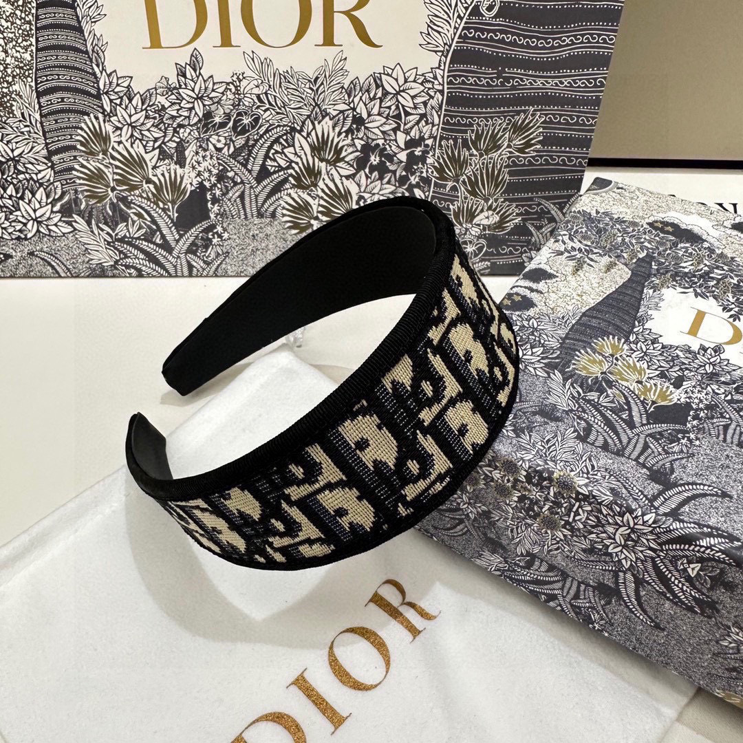 爆款来袭。 配包装 专柜1比1 材质# DIOR（迪奥）最新爆款，所见即所得，新款弹力质感手感都非常好 