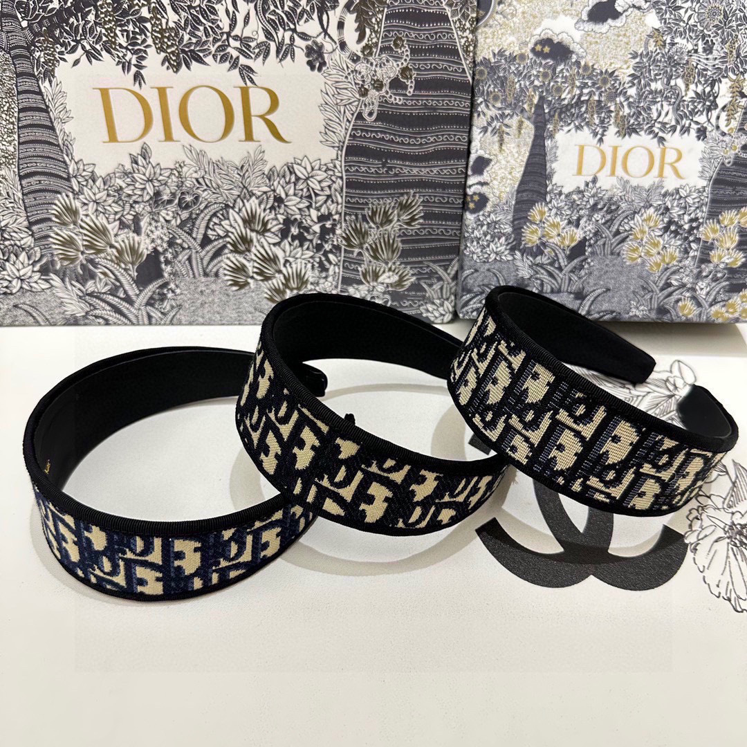 爆款来袭。 配包装 专柜1比1 材质# DIOR（迪奥）最新爆款，所见即所得，新款弹力质感手感都非常好 