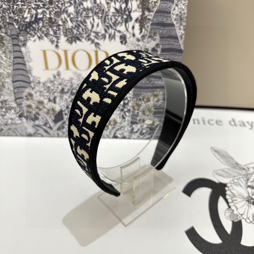 爆款来袭。 配包装 专柜1比1 材质# DIOR（迪奥）最新爆款，所见即所得，新款弹力质感手感都非常好 