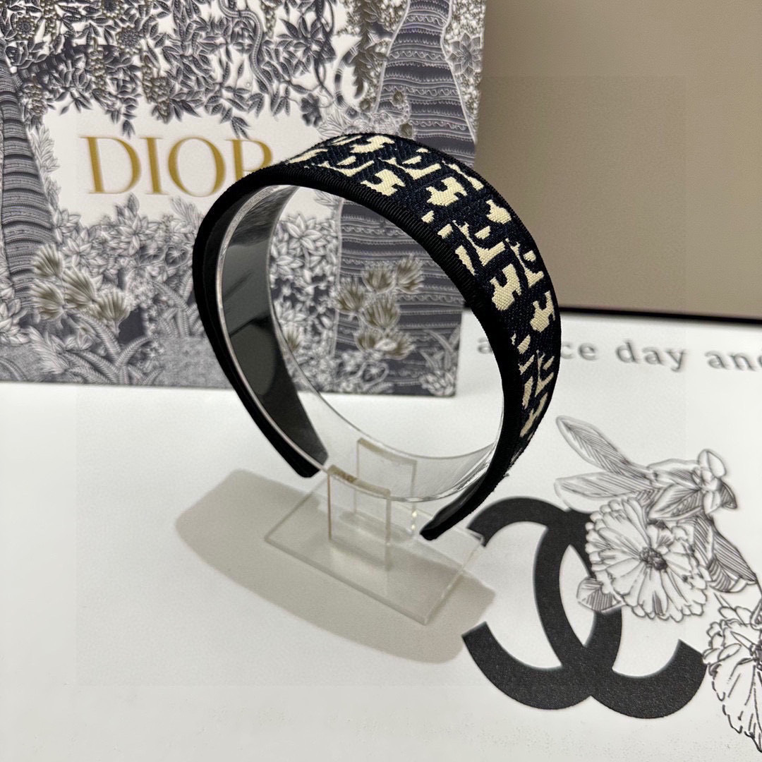 爆款来袭。 配包装 专柜1比1 材质# DIOR（迪奥）最新爆款，所见即所得，新款弹力质感手感都非常好 