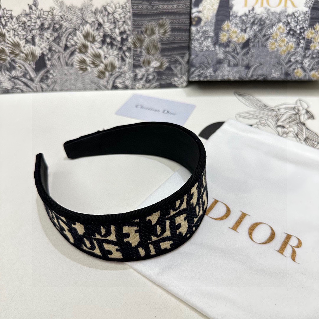 爆款来袭。 配包装 专柜1比1 材质# DIOR（迪奥）最新爆款，所见即所得，新款弹力质感手感都非常好 