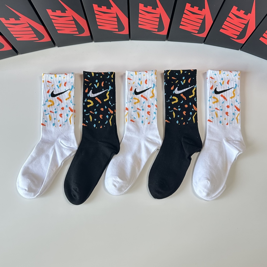 NO:355711,Specially equipped with counter packaging NIKE (Nike) new mid-length stacked socks and socks!  One box of five pairs, counter synchronous socks, big brands on the street, trendy people must have super easy to match socks, stockings, socks, socks19860909特 配专柜包装 NIKE（耐克）新款中长款堆堆袜袜子！一盒五双,专柜同步筒袜袜子,大牌出街,潮人必备超好搭袜子,丝袜,袜子,socks,accessory
