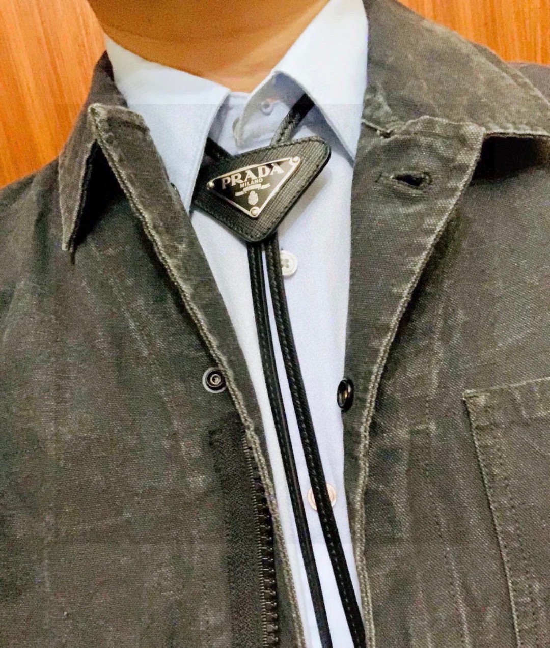  配全套包装
PRADA（普拉达）爆款百搭P家领带 
时髦精  人手必备的一条搭配神器