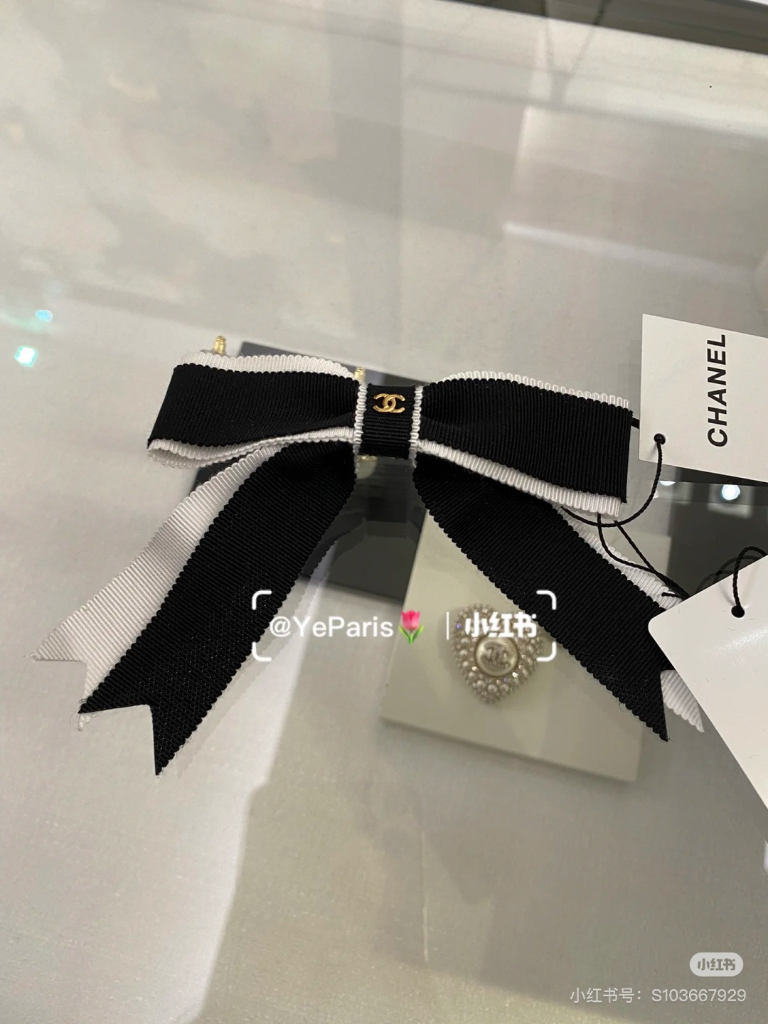 NO:367532,Specially equipped with counter packaging Chanel's latest bow-and-old hardware hairpin #Trust me!  A must-have item for everyone. This one must be bought. The fairy is going to take it. Whoever wears it looks good~ Hairpins, hairpins, chanel, chanel, hairpins19860909特 配专柜包装 Chanel（香奈儿）最新蝴蝶结中古五金发夹# 信我！人手必备的单品 这件必须买 洋气神仙颜值 小仙女要收了它,谁戴谁好看～发夹,发夹,chanel,chanel,hairpins,accessory
