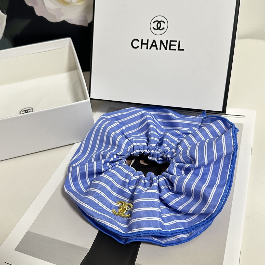  配专柜包装
Chanel（香奈儿）最新小香风发圈
小仙女快入手
特殊材质 不嘞头
可盐可甜～