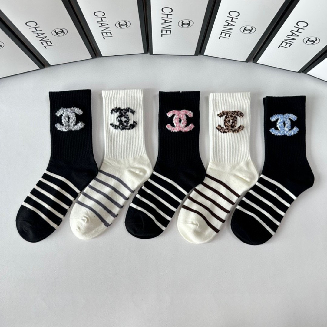 NO:355903,Specially equipped with counter packaging Chanel (Chanel) new mid-length stacked socks!  One box of five pairs, counter synchronous socks, big brands on the street, trendy people must have super easy to match socks, stockings, socks, chanel, chanel, socks19860909特 配专柜包装 Chanel（香奈儿）新款中长款堆堆袜袜子！一盒五双,专柜同步筒袜袜子,大牌出街,潮人必备超好搭袜子,丝袜,袜子,chanel,chanel,socks,accessory