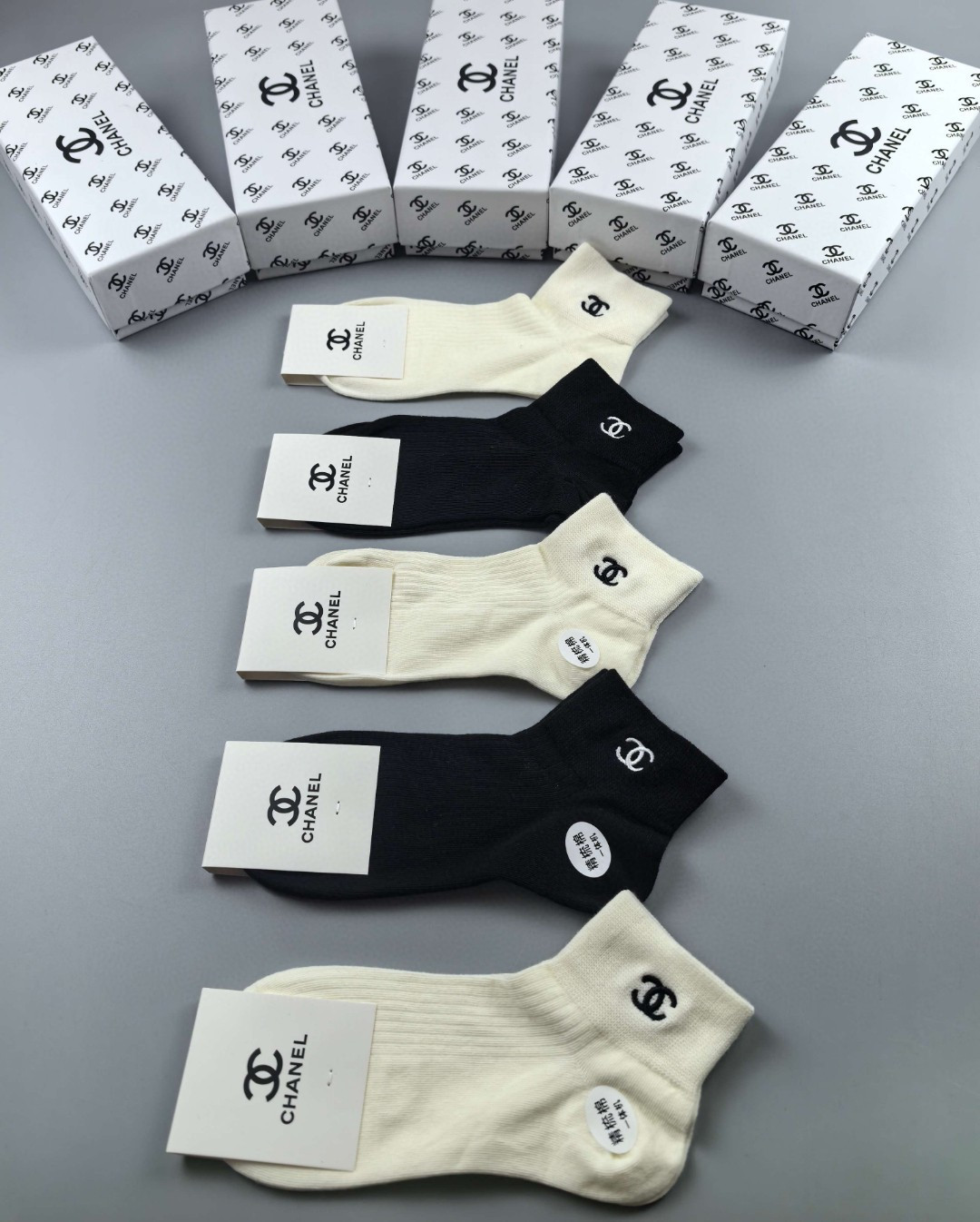 NO:355862,Special Packaging Chanel's new classic embroidered mid-length stacked socks!  One box and five pairs, counter synchronous socks, big brands are on the street, trendy people must have super easy to match. Socks, stockings, socks, chanel, chanel, socks19860909特 配包装 Chanel（香奈儿）新款经典刺绣中长款堆堆袜袜子！一盒五双, 专柜同步筒袜袜子,大牌出街,潮人必备超好搭.袜子,丝袜,袜子,chanel,chanel,socks,accessory