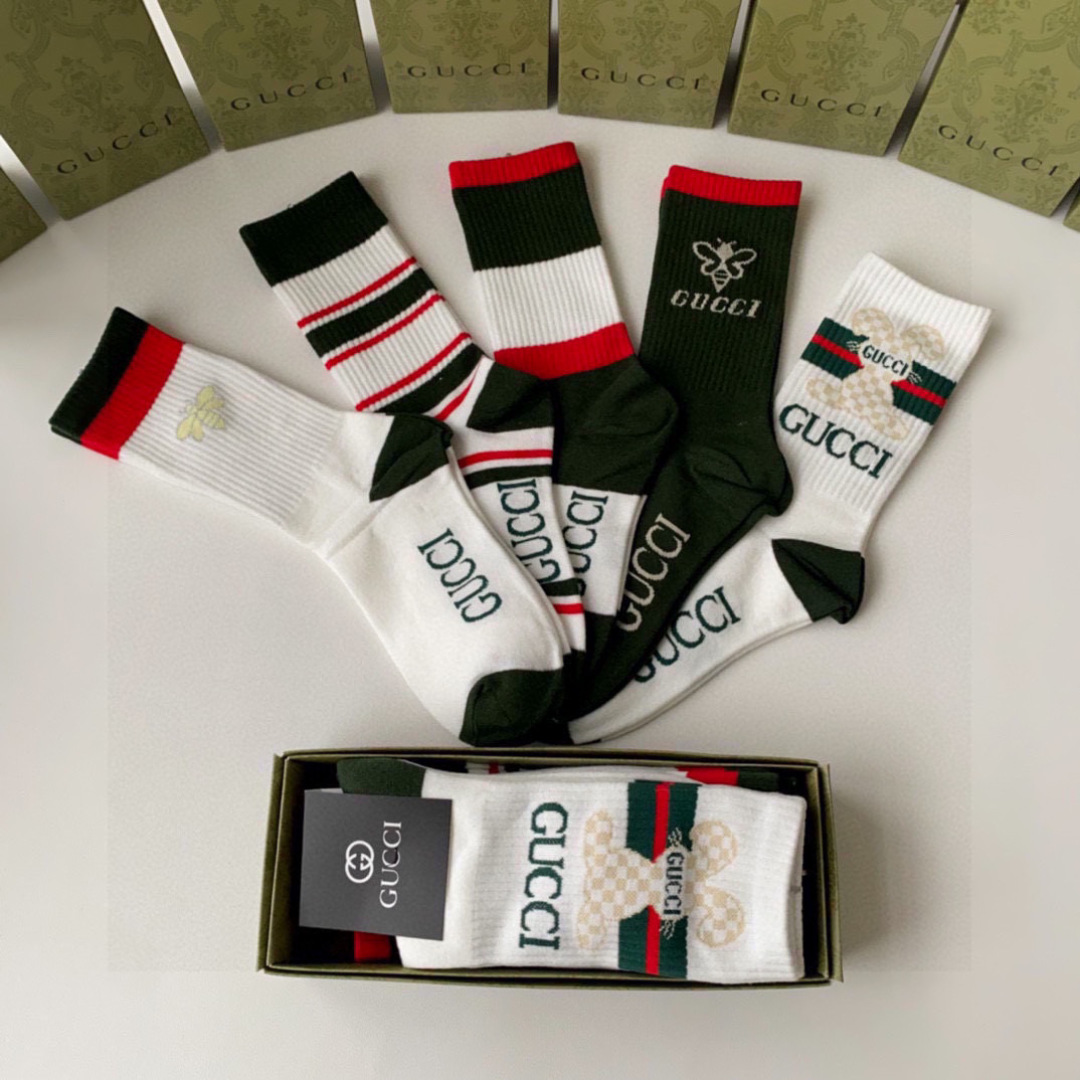  💛配专柜包装
Gucci（古驰）新款中长款堆堆袜袜子！一盒五双，专柜同步筒袜袜子，💛大牌出街，潮人必备