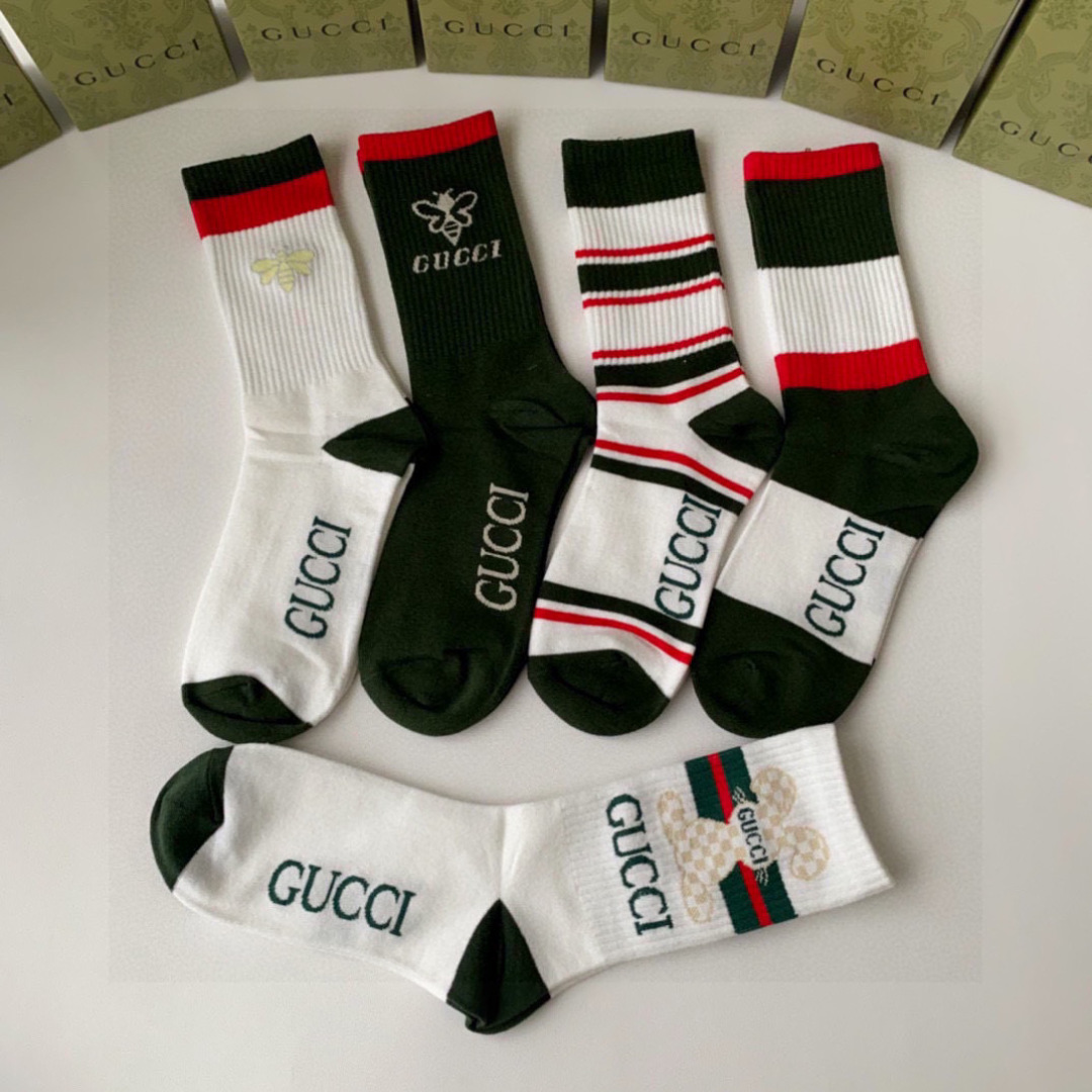  💛配专柜包装
Gucci（古驰）新款中长款堆堆袜袜子！一盒五双，专柜同步筒袜袜子，💛大牌出街，潮人必备