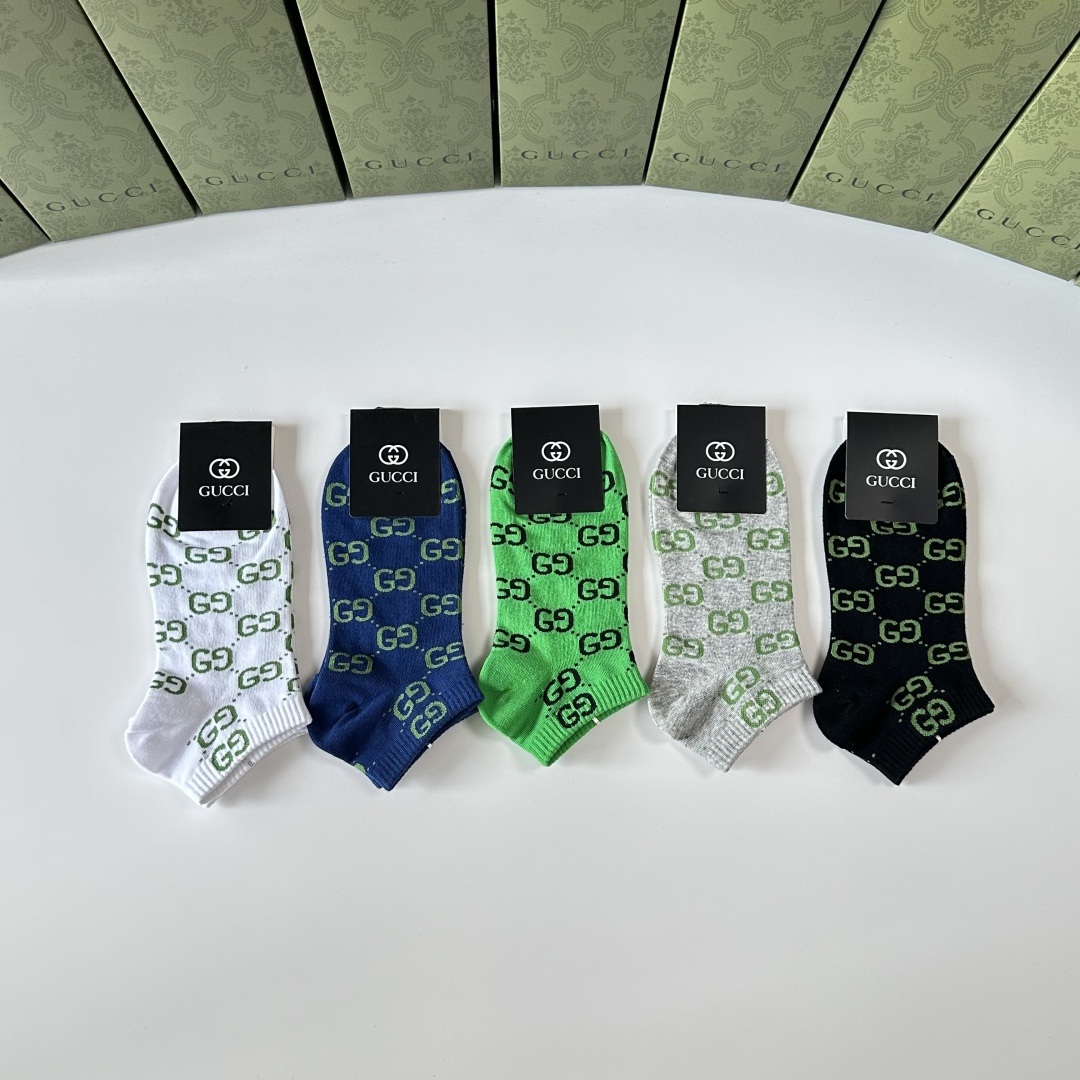  💛配专柜包装
Gucci（古驰）新款中短筒袜堆堆袜袜子！一盒五双，专柜同步筒袜袜子，💛大牌出街，潮人必