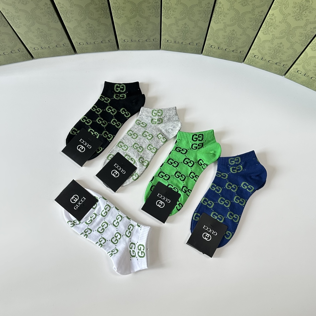  💛配专柜包装
Gucci（古驰）新款中短筒袜堆堆袜袜子！一盒五双，专柜同步筒袜袜子，💛大牌出街，潮人必