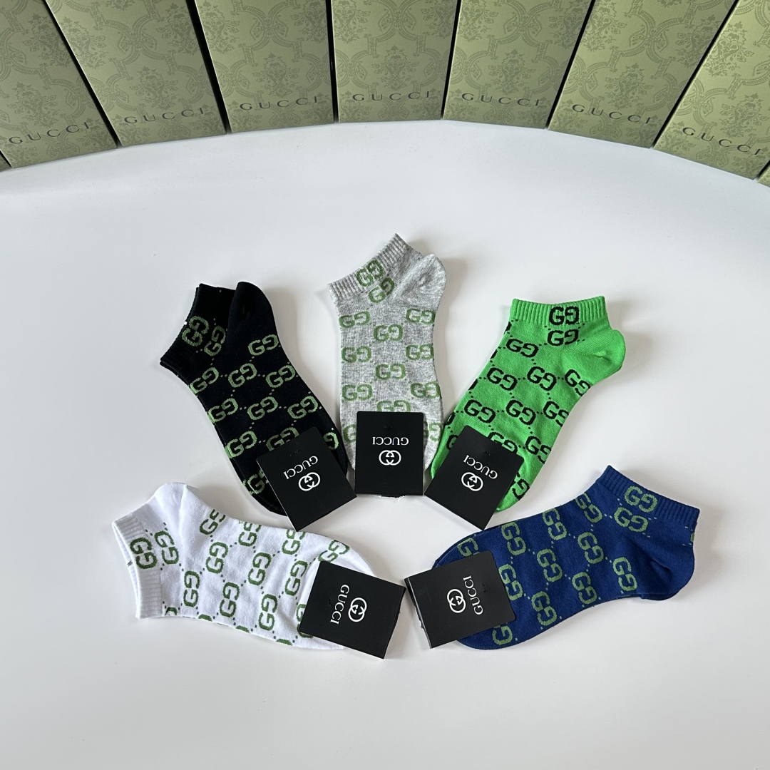  💛配专柜包装
Gucci（古驰）新款中短筒袜堆堆袜袜子！一盒五双，专柜同步筒袜袜子，💛大牌出街，潮人必