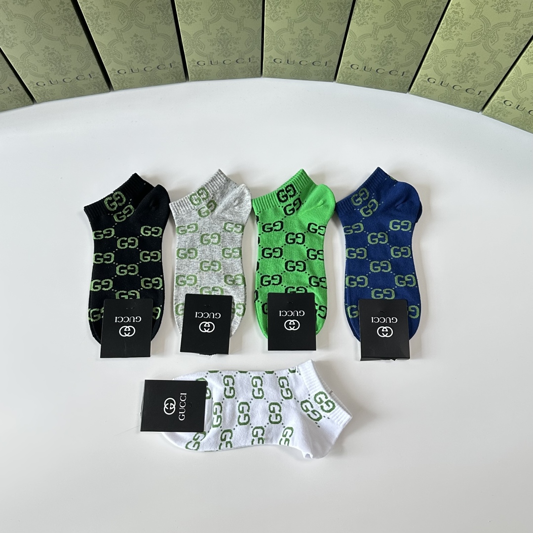  💛配专柜包装
Gucci（古驰）新款中短筒袜堆堆袜袜子！一盒五双，专柜同步筒袜袜子，💛大牌出街，潮人必