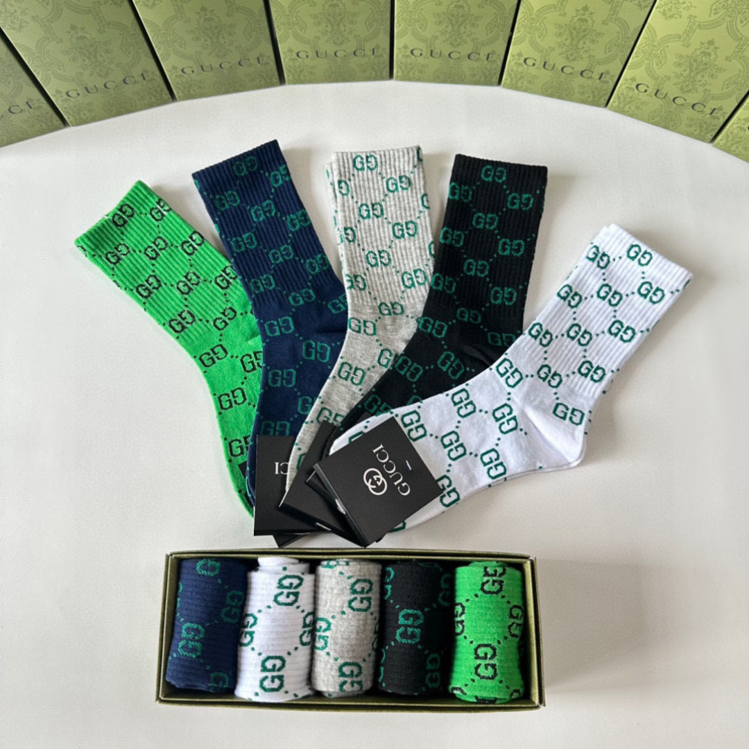  💛配专柜包装
Gucci（古驰）新款中长款堆堆袜袜子！一盒五双，专柜同步筒袜袜子，💛大牌出街，潮人必备