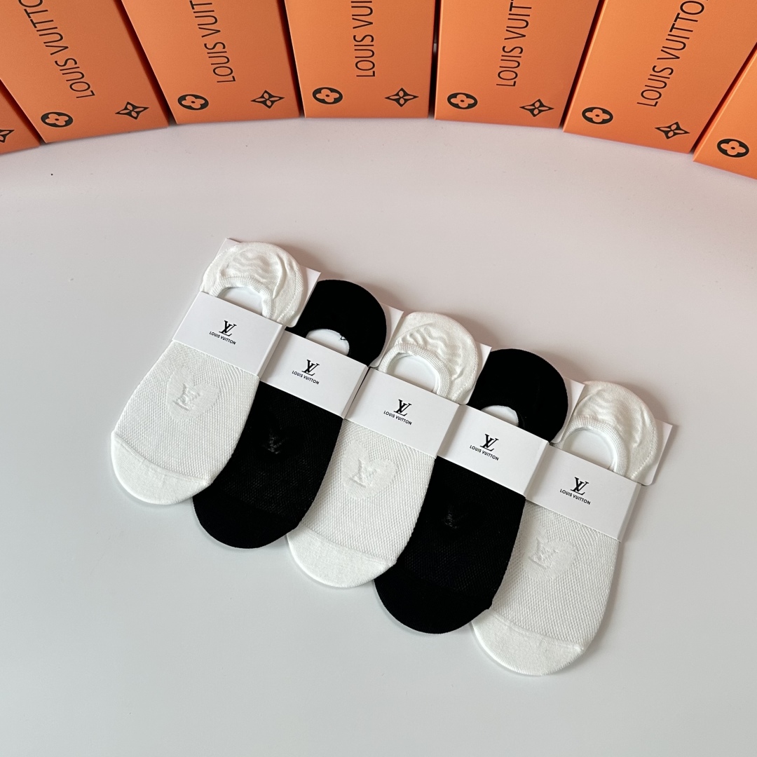 💛配专柜包装
LV（路易威登）新款船袜堆堆袜袜子！一盒五双，专柜同步筒袜袜子，💛大牌出街，潮人必备。超好