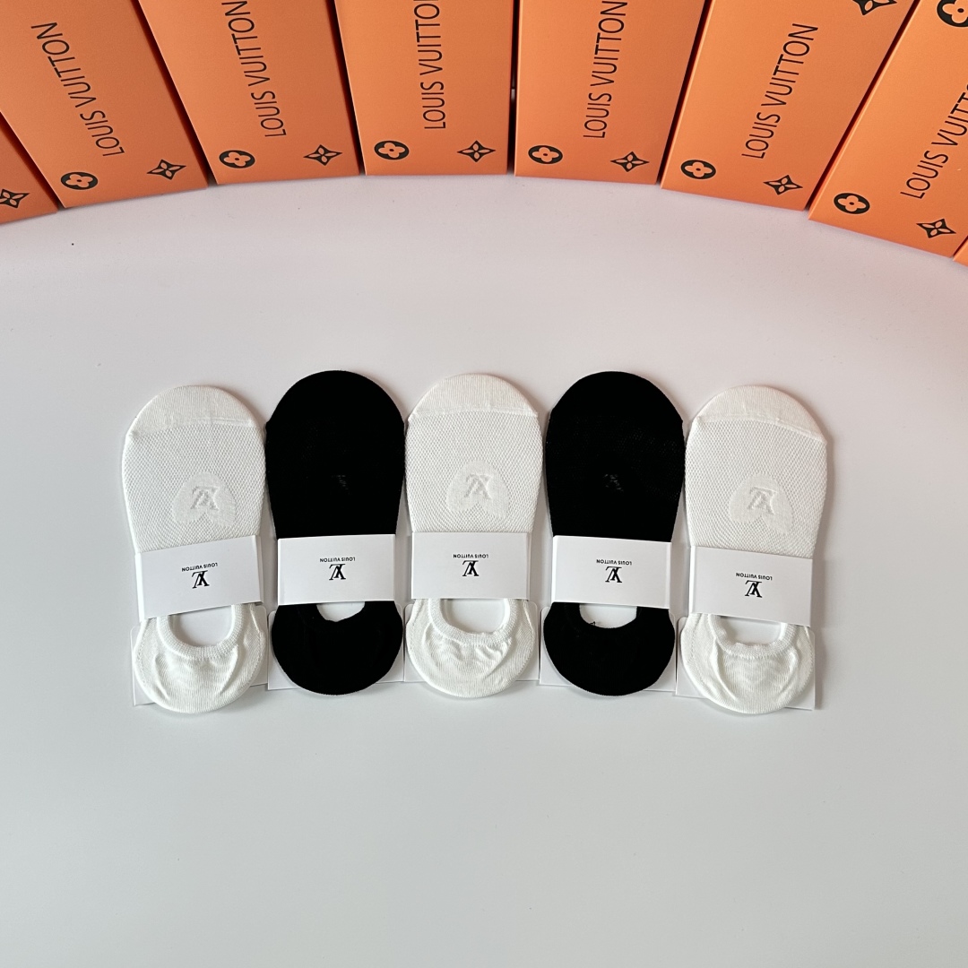 💛配专柜包装
LV（路易威登）新款船袜堆堆袜袜子！一盒五双，专柜同步筒袜袜子，💛大牌出街，潮人必备。超好
