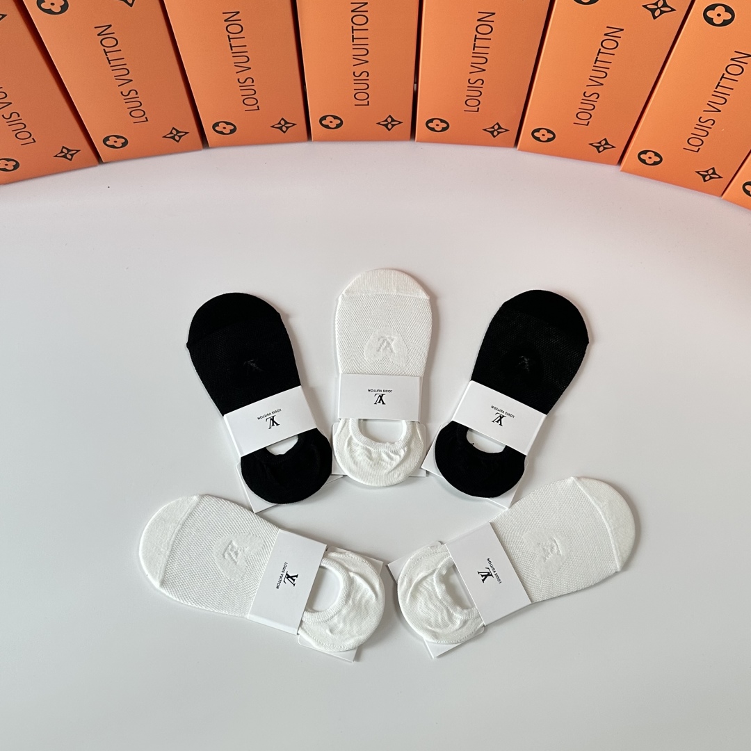💛配专柜包装
LV（路易威登）新款船袜堆堆袜袜子！一盒五双，专柜同步筒袜袜子，💛大牌出街，潮人必备。超好