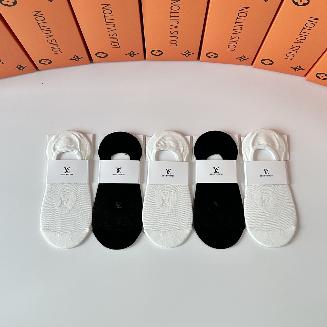 💛配专柜包装
LV（路易威登）新款船袜堆堆袜袜子！一盒五双，专柜同步筒袜袜子，💛大牌出街，潮人必备。超好