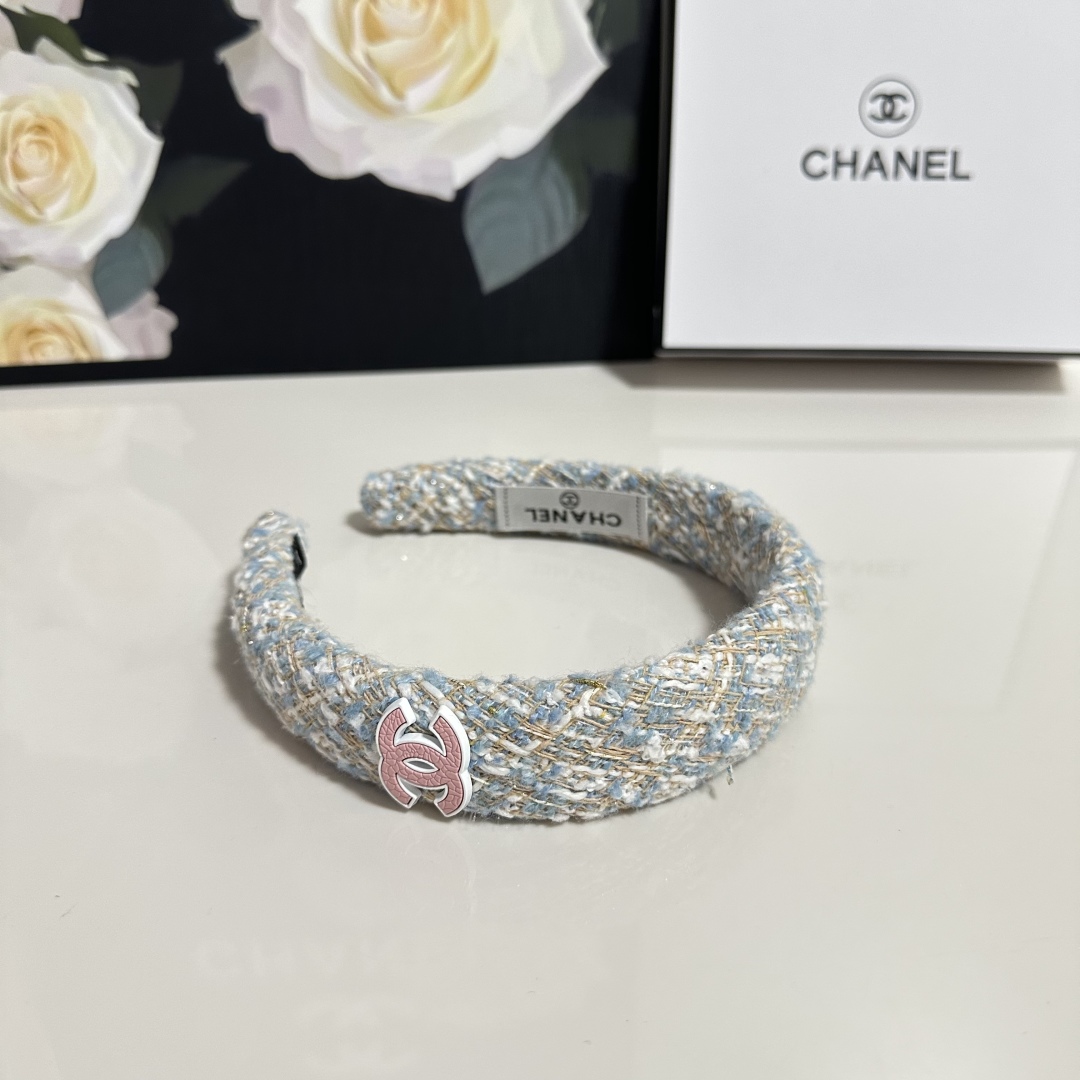  配专柜包装
Chanel（香奈儿）最新编织小香风发箍
小仙女快入手
特殊材质 不嘞头
可盐可甜