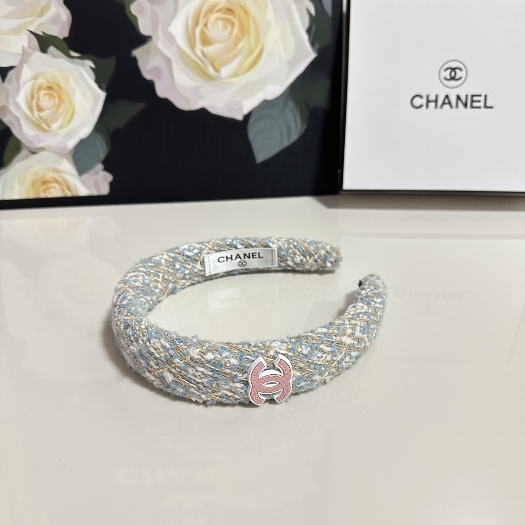  配专柜包装
Chanel（香奈儿）最新编织小香风发箍
小仙女快入手
特殊材质 不嘞头
可盐可甜