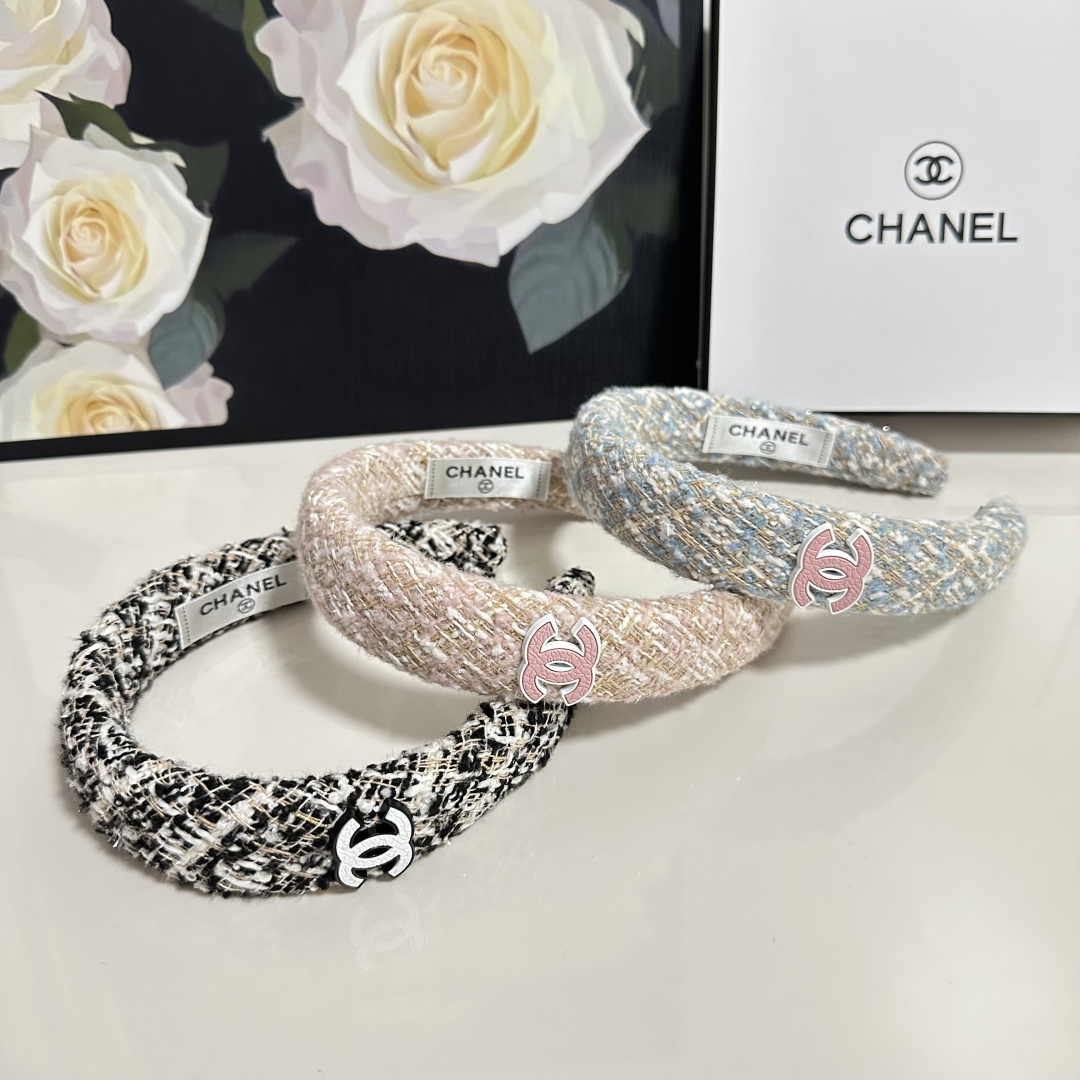  配专柜包装
Chanel（香奈儿）最新编织小香风发箍
小仙女快入手
特殊材质 不嘞头
可盐可甜