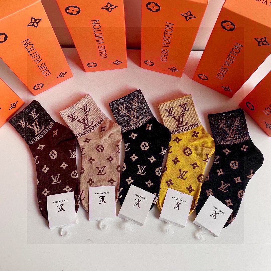  💛配专柜包装
LV（路易威登）新款金丝中长款堆堆袜袜子！一盒五双，专柜同步筒袜袜子，💛大牌出街，潮人必