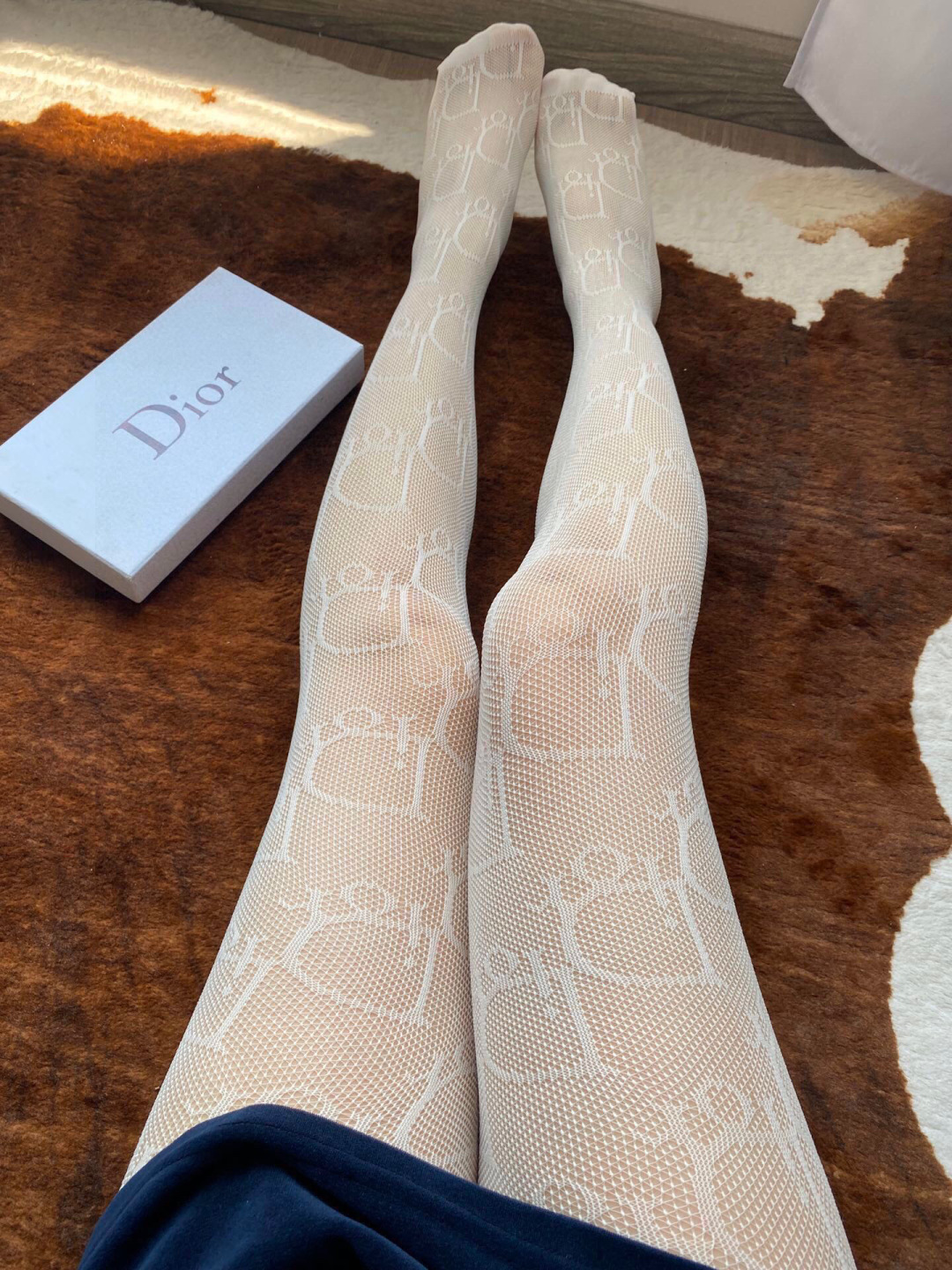   配包装【一盒一双】DIOR 迪奥官网同款网纱连体丝袜色各路明星！网红、时尚达人喜爱款！黑白 二色