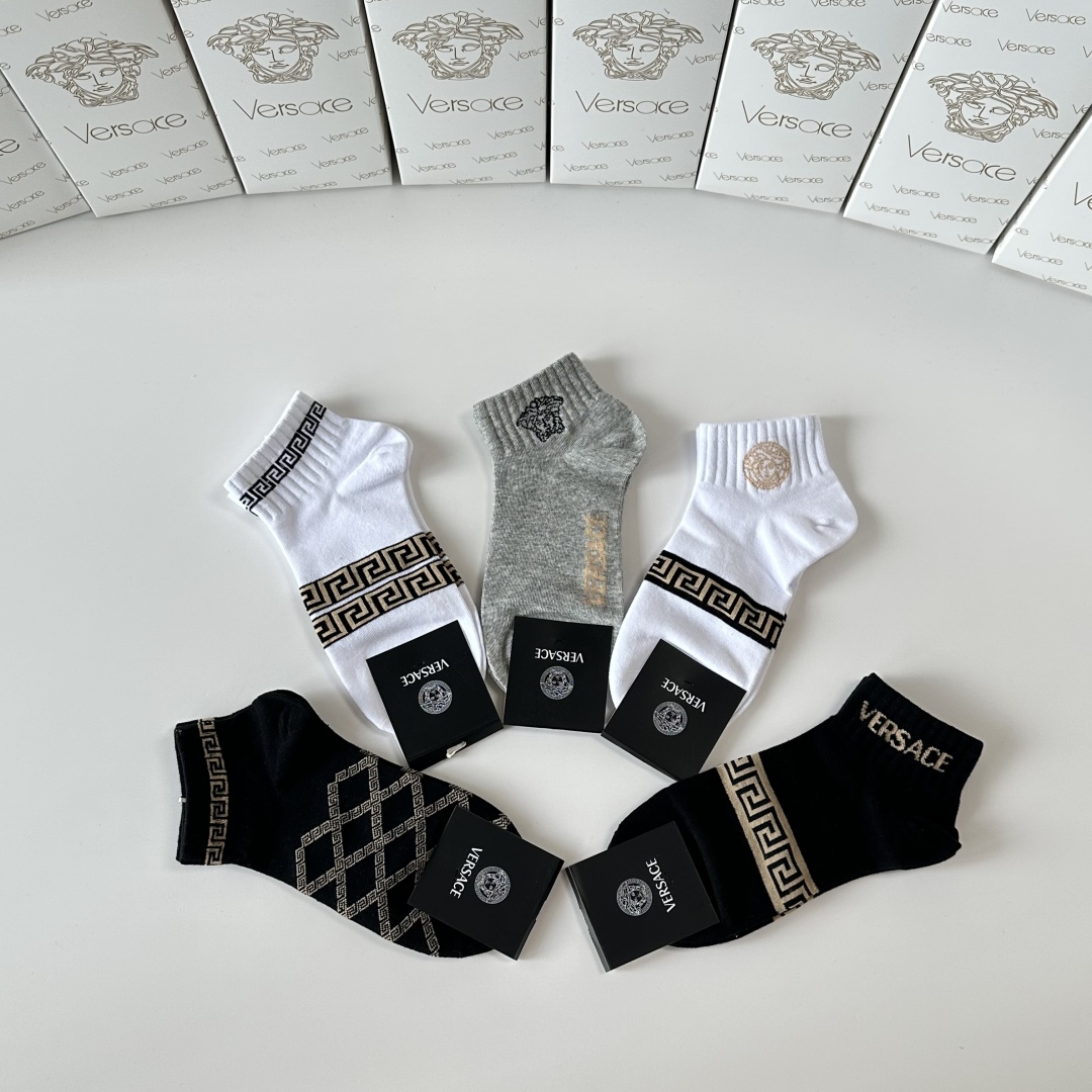 💛配专柜包装
VERSACE（范思哲） 新款中短款堆堆袜袜子！一盒五双，专柜同步筒袜袜子，💛大牌出街，潮