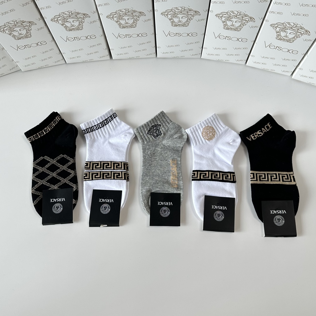 💛配专柜包装
VERSACE（范思哲） 新款中短款堆堆袜袜子！一盒五双，专柜同步筒袜袜子，💛大牌出街，潮