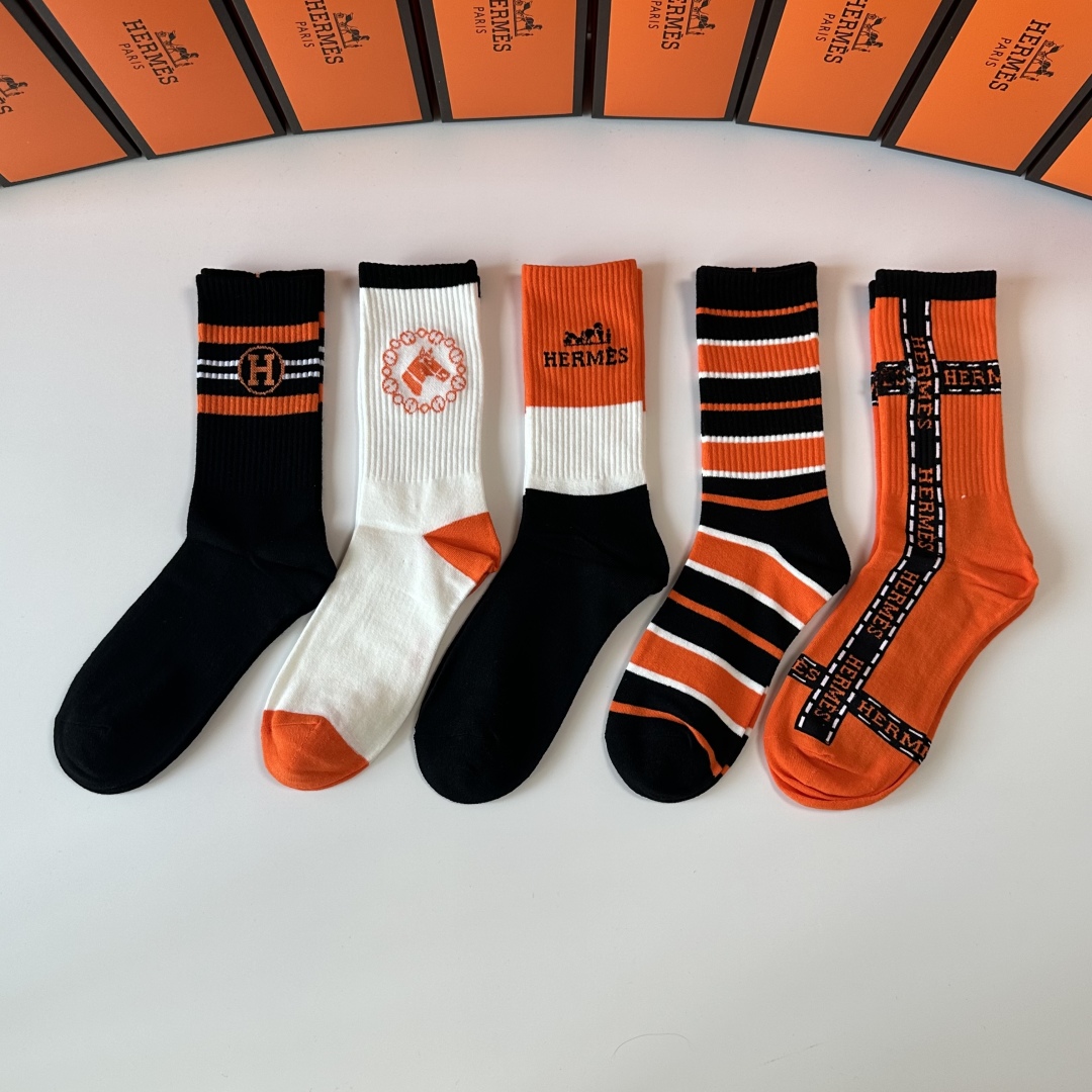 💛配专柜包装Hermes （爱马仕）新款中长筒堆堆袜袜子！一盒五双，专柜同步筒袜袜子，💛大牌出街，潮人必