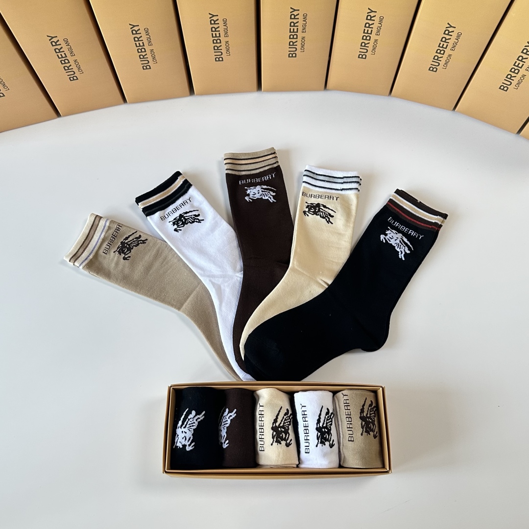  💛配专柜包装
Burberry （巴宝莉）新款中长款堆堆袜袜子！一盒五双，专柜同步筒袜袜子，💛大牌出街