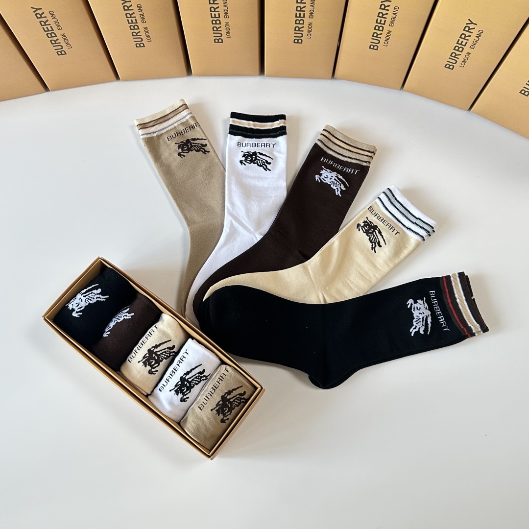  💛配专柜包装
Burberry （巴宝莉）新款中长款堆堆袜袜子！一盒五双，专柜同步筒袜袜子，💛大牌出街