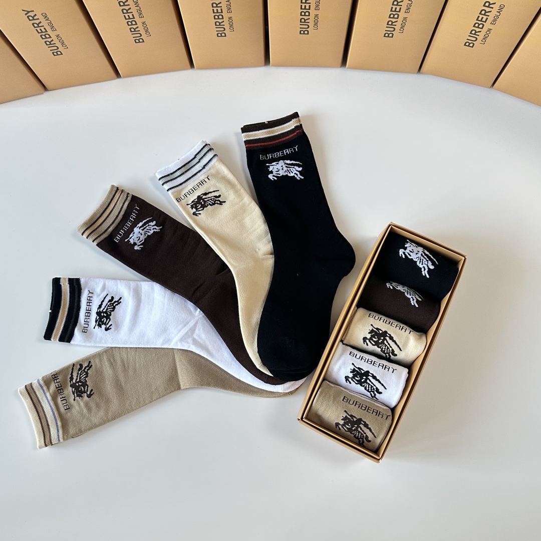  💛配专柜包装
Burberry （巴宝莉）新款中长款堆堆袜袜子！一盒五双，专柜同步筒袜袜子，💛大牌出街