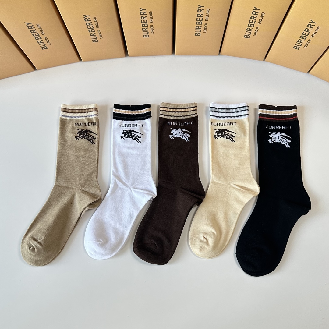  💛配专柜包装
Burberry （巴宝莉）新款中长款堆堆袜袜子！一盒五双，专柜同步筒袜袜子，💛大牌出街