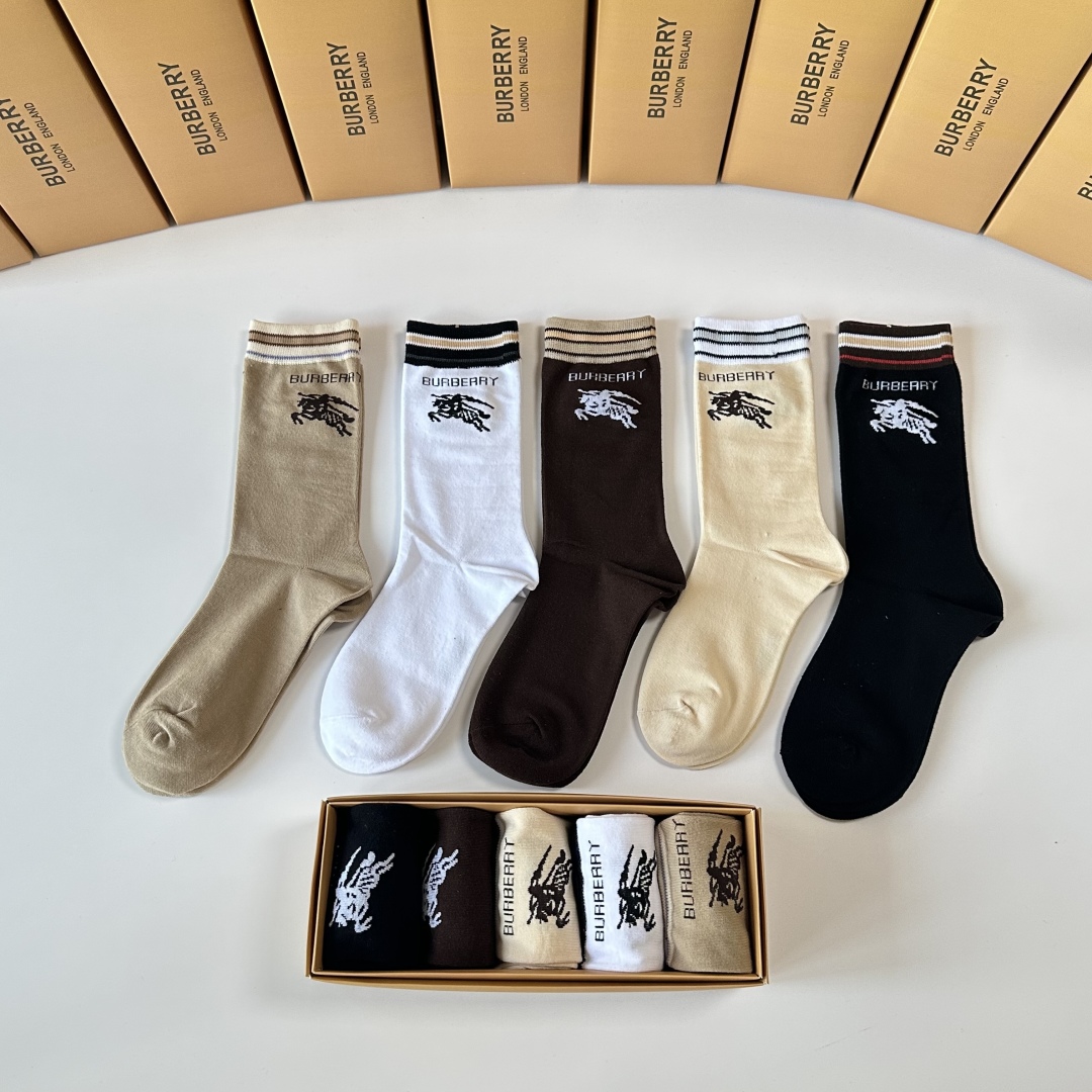  💛配专柜包装
Burberry （巴宝莉）新款中长款堆堆袜袜子！一盒五双，专柜同步筒袜袜子，💛大牌出街