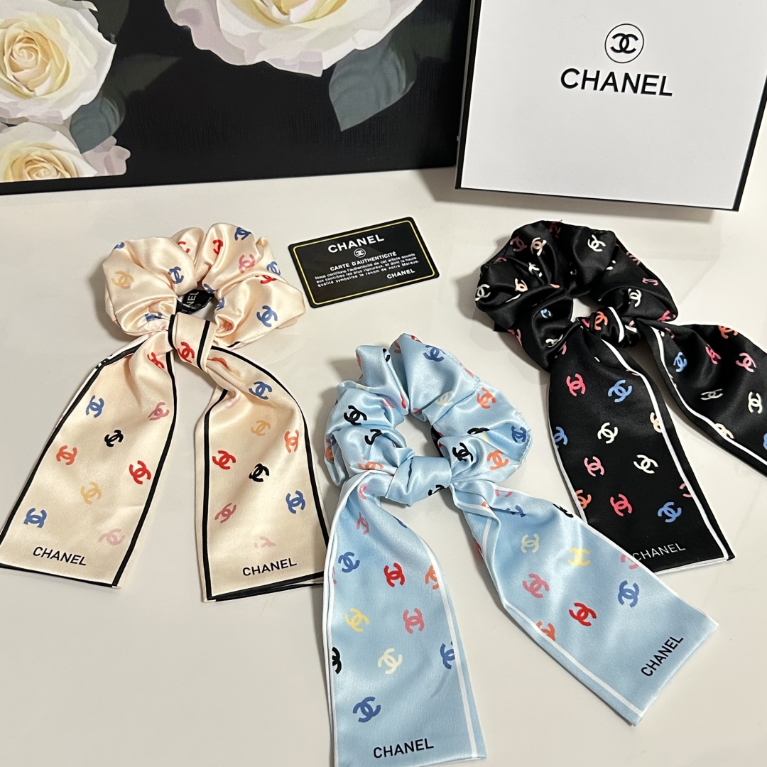  配专柜包装
Chanel（香奈儿）最新小香风发圈
小仙女快入手
特殊材质 不嘞头
可盐可甜～