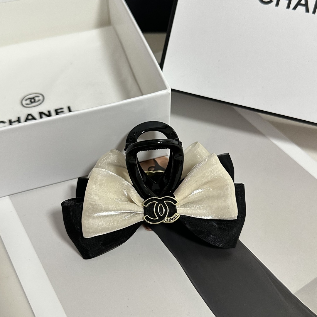 (单个)配专柜包装 
Chanel(香奈儿)最新爆款来啦✨💫
中古vintage复古五金抓夹
优雅的gi