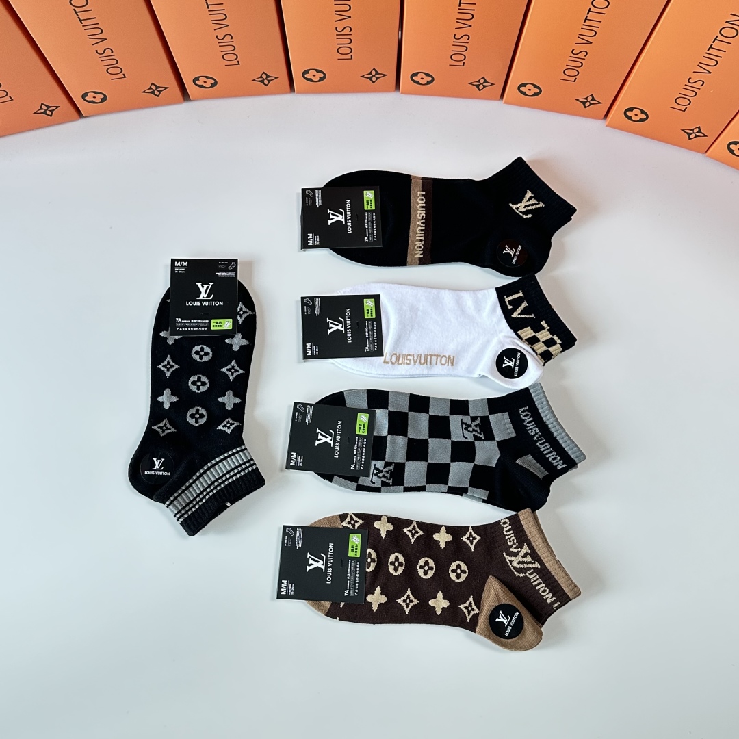  💛配专柜包装
LV（路易威登）新款中短筒袜堆堆袜袜子！一盒五双，专柜同步筒袜袜子，💛大牌出街，潮人必备