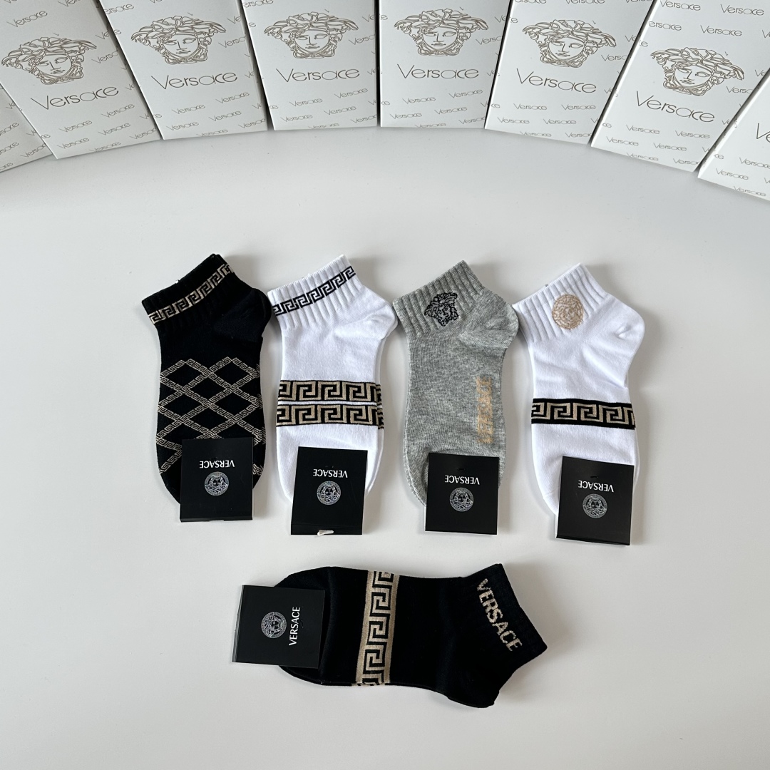 💛配专柜包装
VERSACE（范思哲） 新款中短款堆堆袜袜子！一盒五双，专柜同步筒袜袜子，💛大牌出街，潮