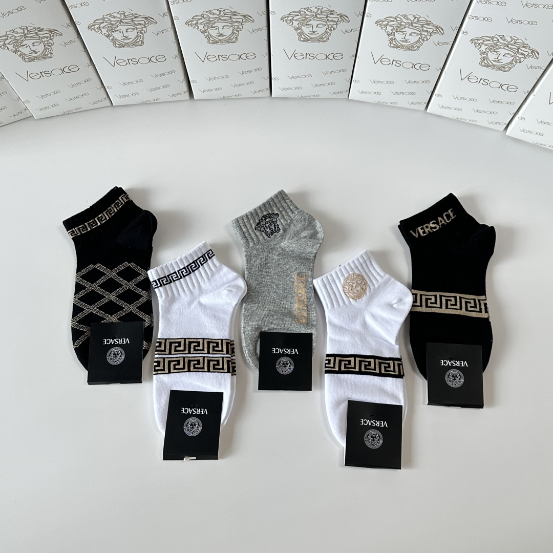 💛配专柜包装
VERSACE（范思哲） 新款中短款堆堆袜袜子！一盒五双，专柜同步筒袜袜子，💛大牌出街，潮