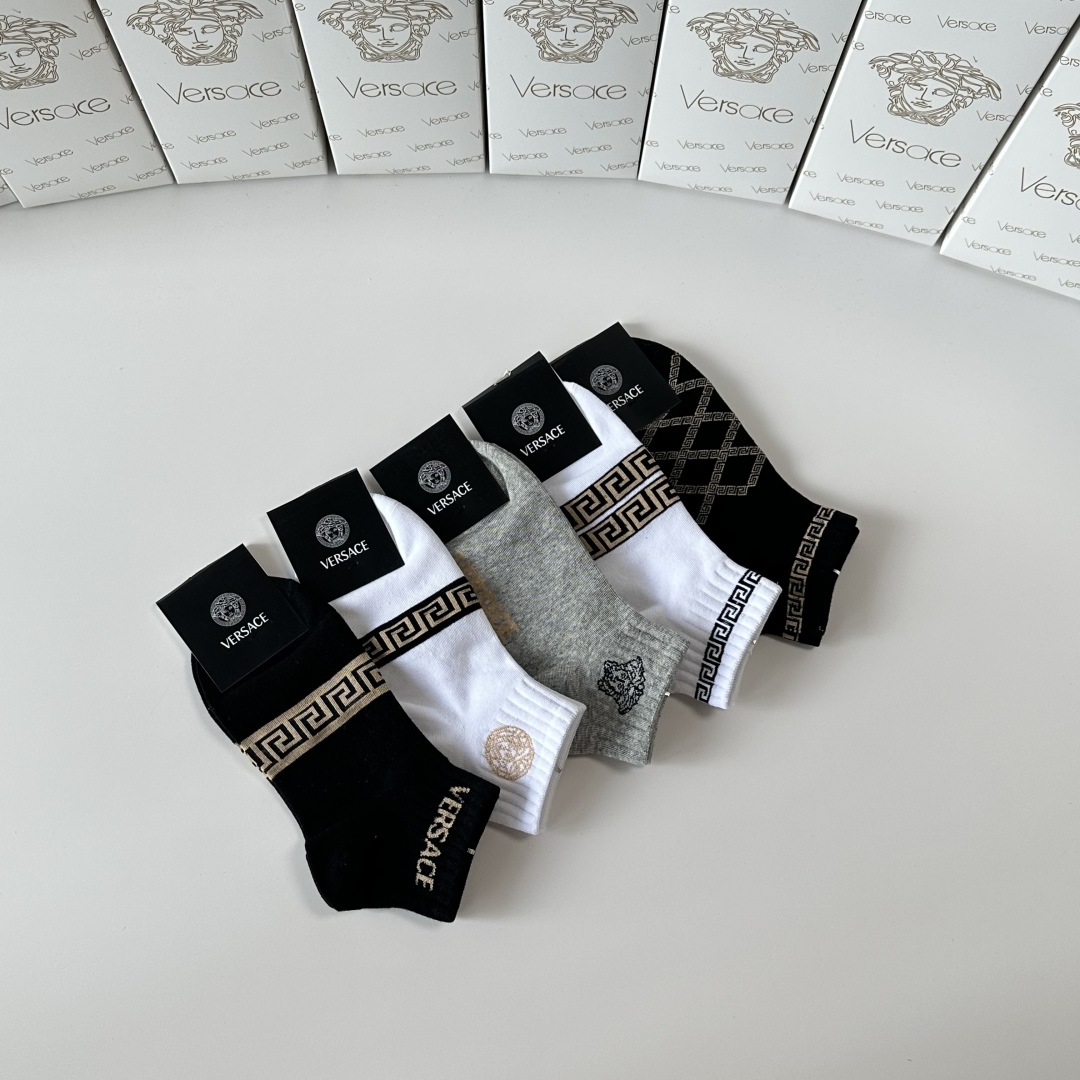 💛配专柜包装
VERSACE（范思哲） 新款中短款堆堆袜袜子！一盒五双，专柜同步筒袜袜子，💛大牌出街，潮