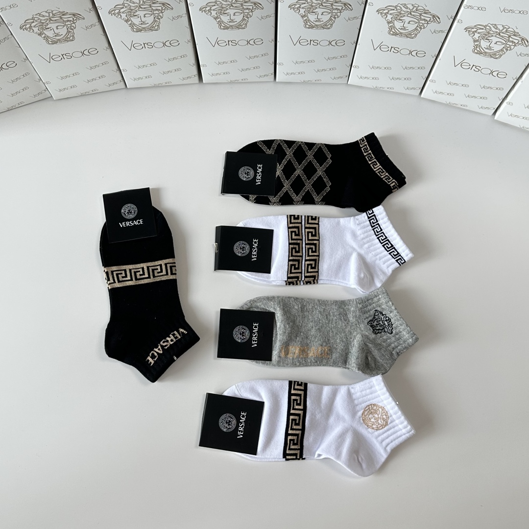 💛配专柜包装
VERSACE（范思哲） 新款中短款堆堆袜袜子！一盒五双，专柜同步筒袜袜子，💛大牌出街，潮