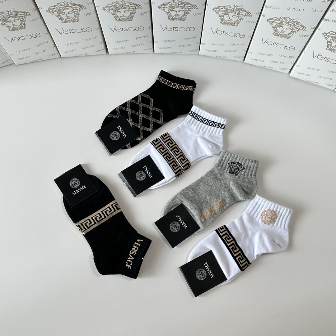 💛配专柜包装
VERSACE（范思哲） 新款中短款堆堆袜袜子！一盒五双，专柜同步筒袜袜子，💛大牌出街，潮