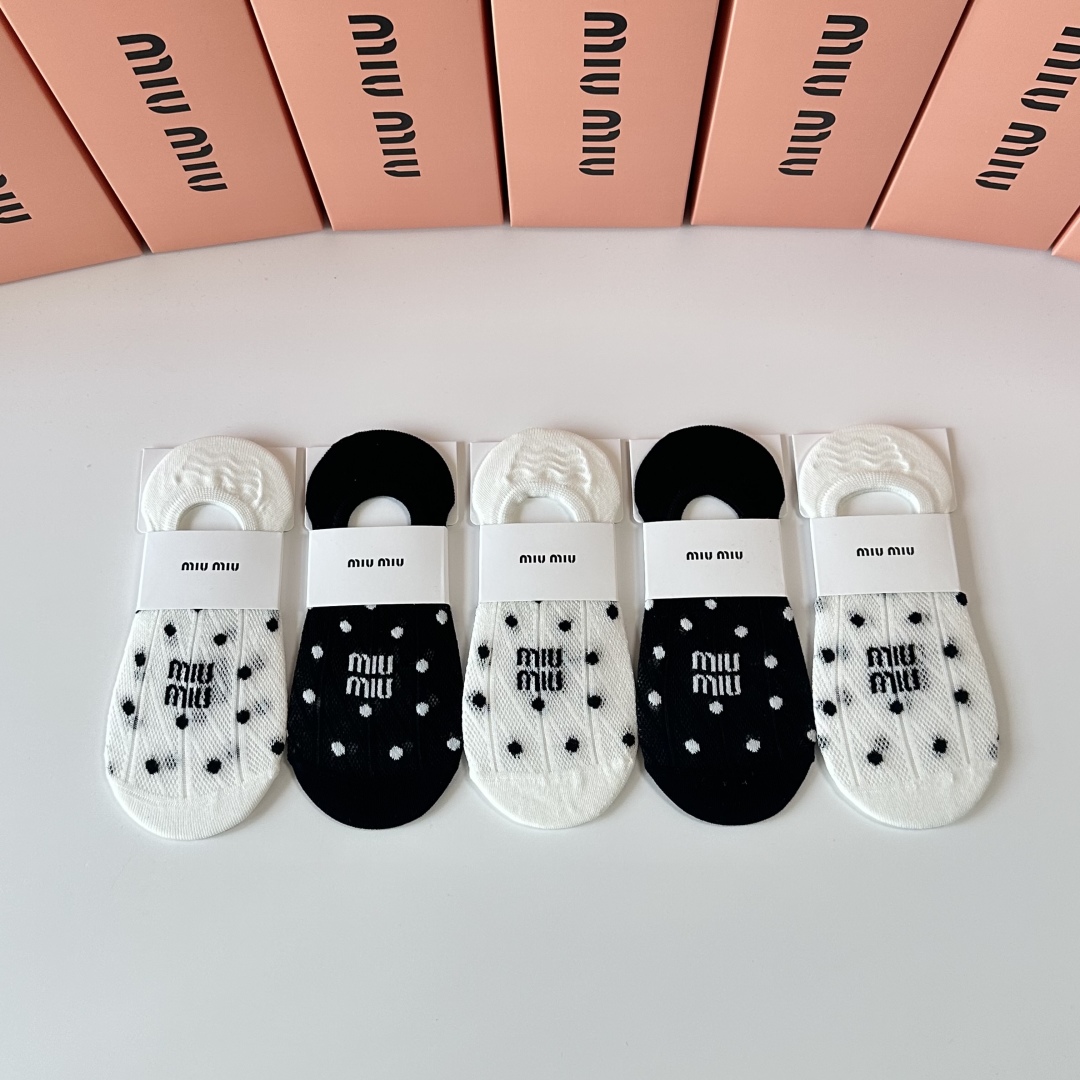   💛配专柜包装
MIUMIU（缪缪）新款船袜隐形袜堆堆袜袜子！一盒五双，专柜同步筒袜袜子，💛大牌出街，
