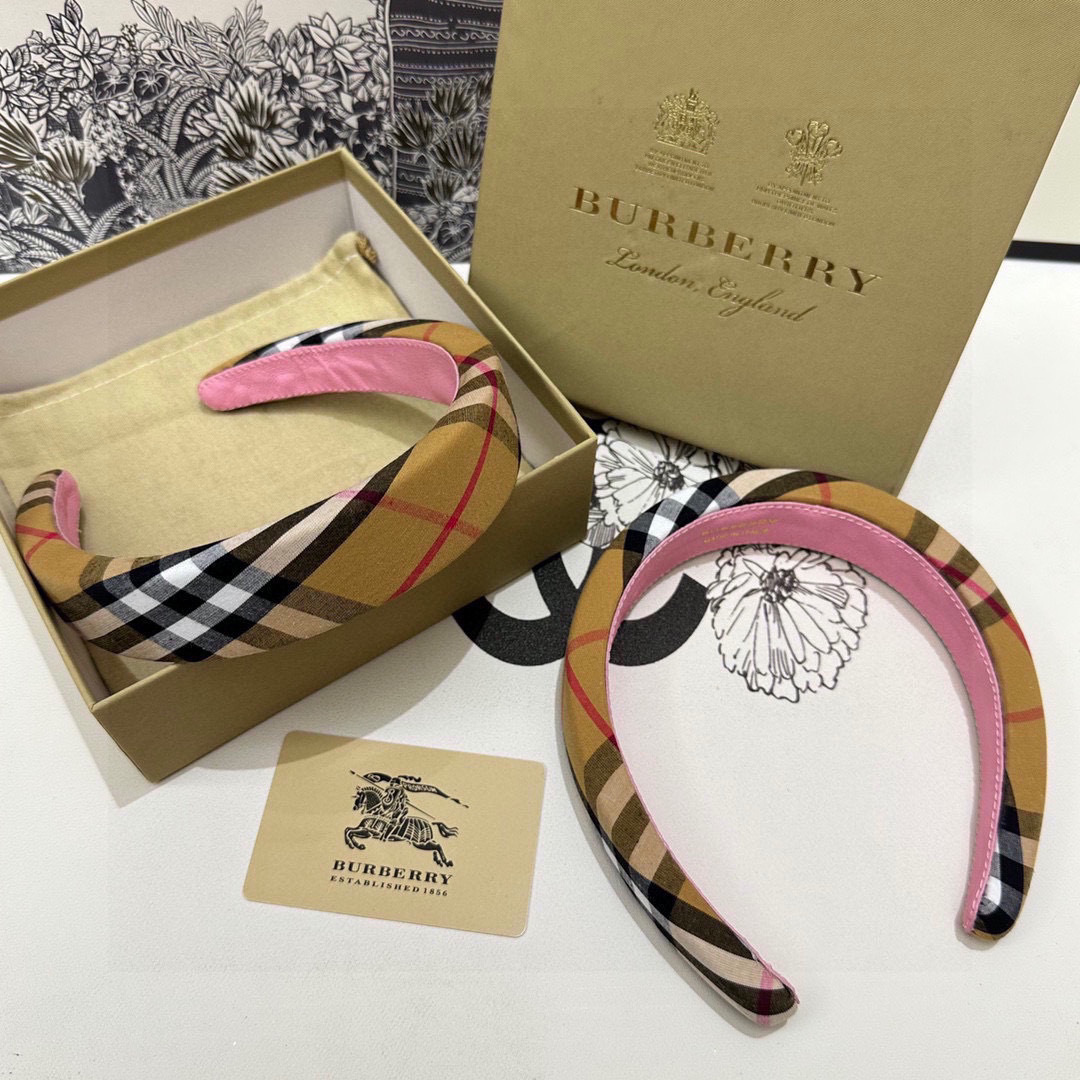  爆款来袭🔥 配包装 
专柜1比1 材质#  
Burberry （巴宝莉）最新爆款，所见即所得，新款弹