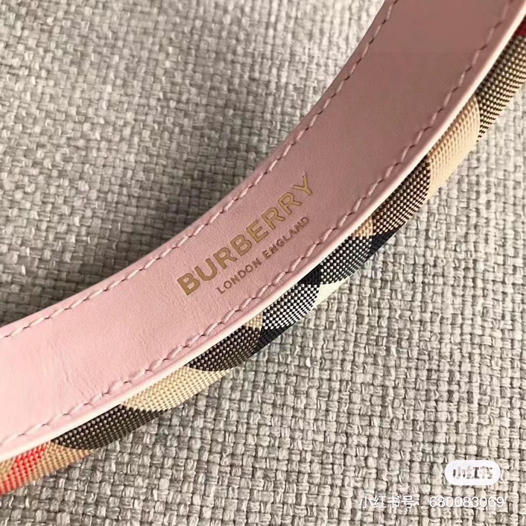  爆款来袭🔥 配包装 
专柜1比1 材质#  
Burberry （巴宝莉）最新爆款，所见即所得，新款弹