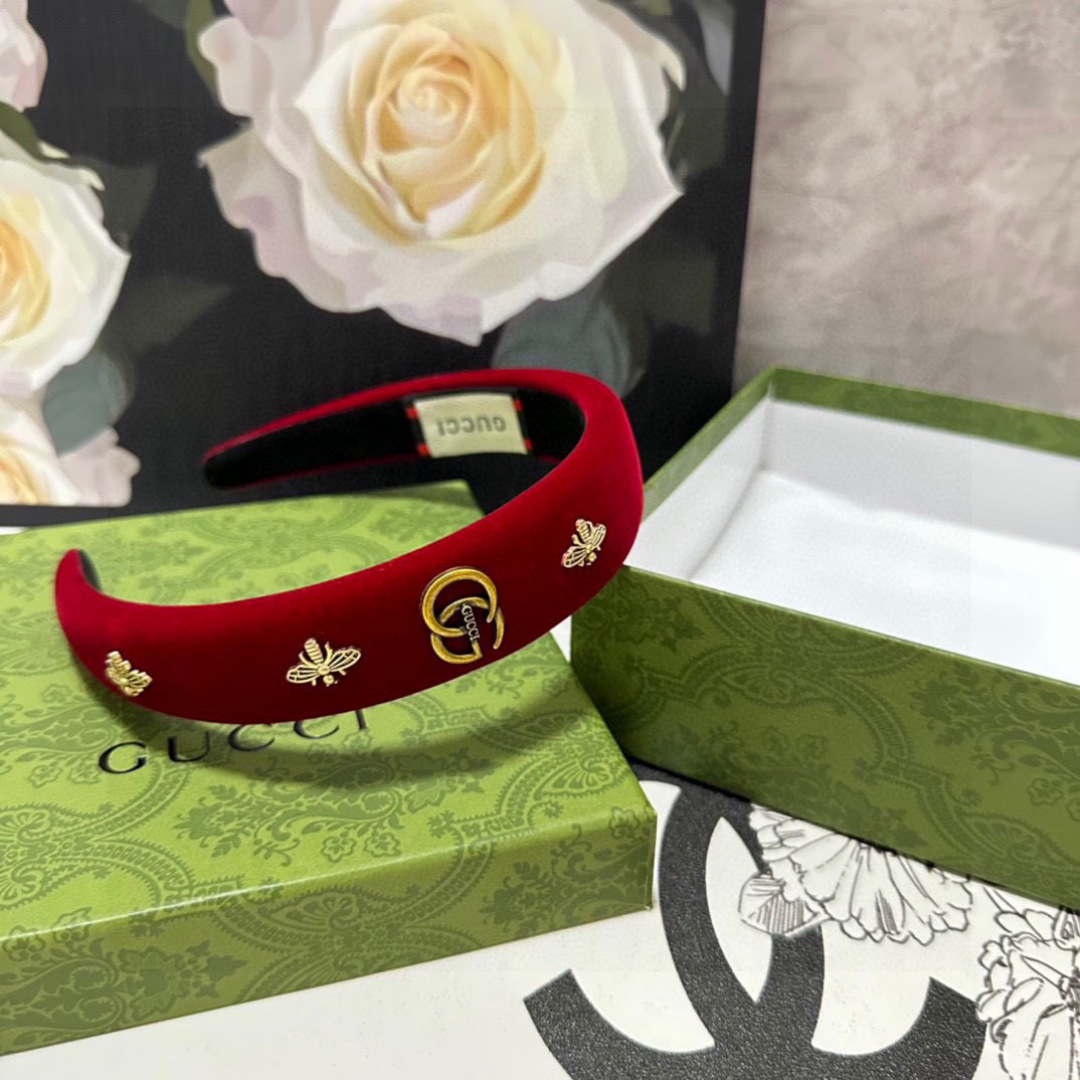  配专柜包装
Gucci（古驰）最新蜜蜂发箍#
信我！人手必备的单品 这件必须买
洋气神仙颜值💕💫
小仙