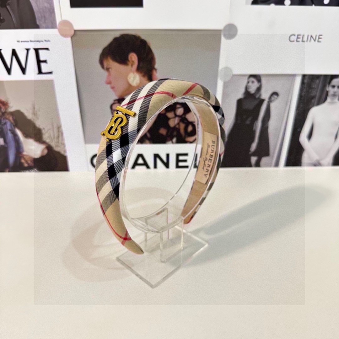 NO:368146,Specially equipped with counter packaging BURBERRY's latest hairband, fairy, quick purchase, special material, no head, salt or sweet~ hairpins, hairpins, burberry, burberry, hairpins19860909特 配专柜包装 BURBERRY（巴宝莉）最新发箍 小仙女快入手 特殊材质 不嘞头 可盐可甜～发夹,发夹,burberry,burberry,hairpins,accessory