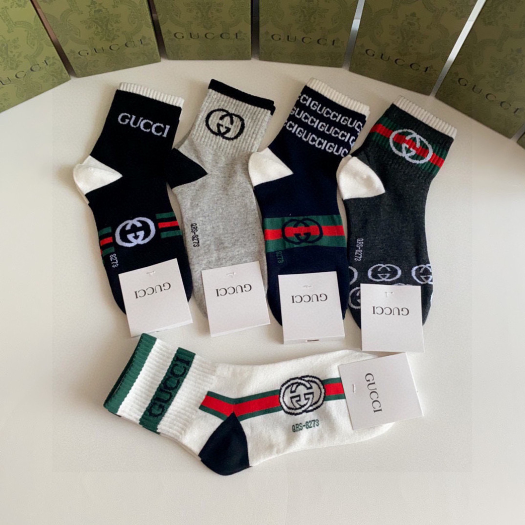  💛配专柜包装
Gucci（古驰）新款中长款堆堆袜袜子！一盒五双，专柜同步筒袜袜子，💛大牌出街，潮人必备